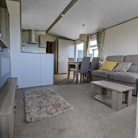 Beautiful Pet Friendly Southerness Caravan With Sea View & Decking Area Mainsriddle エクステリア 写真