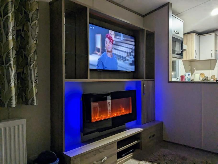 Beautiful Pet Friendly Southerness Caravan With Sea View & Decking Area Mainsriddle エクステリア 写真