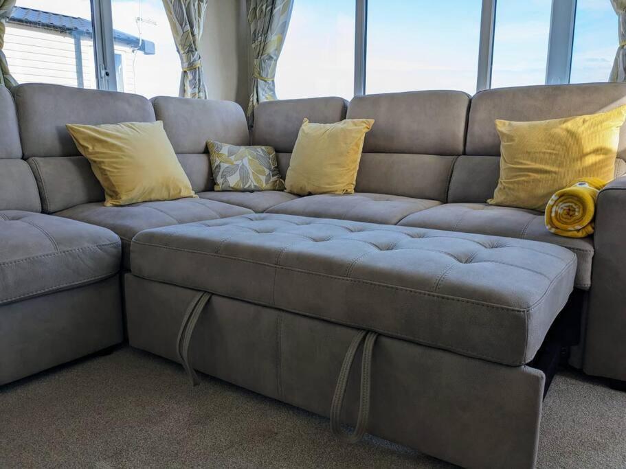 Beautiful Pet Friendly Southerness Caravan With Sea View & Decking Area Mainsriddle エクステリア 写真