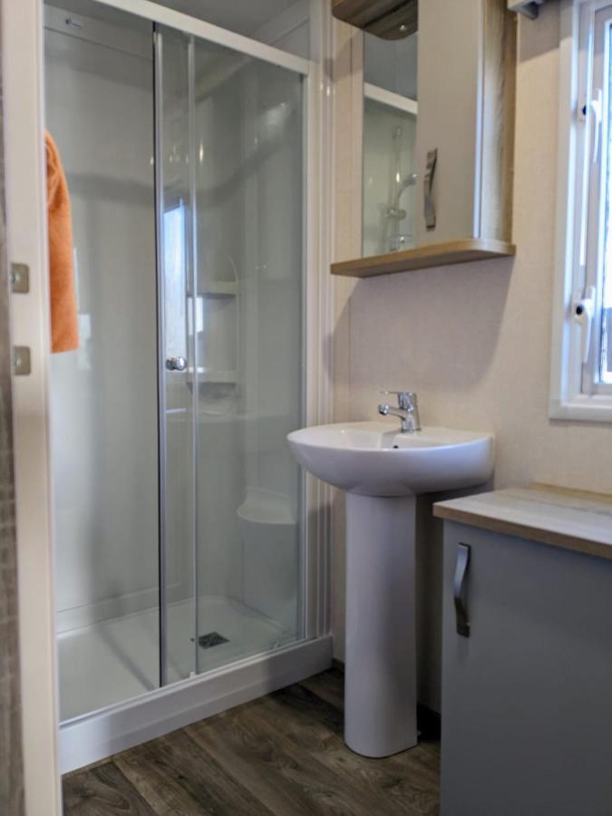 Beautiful Pet Friendly Southerness Caravan With Sea View & Decking Area Mainsriddle エクステリア 写真